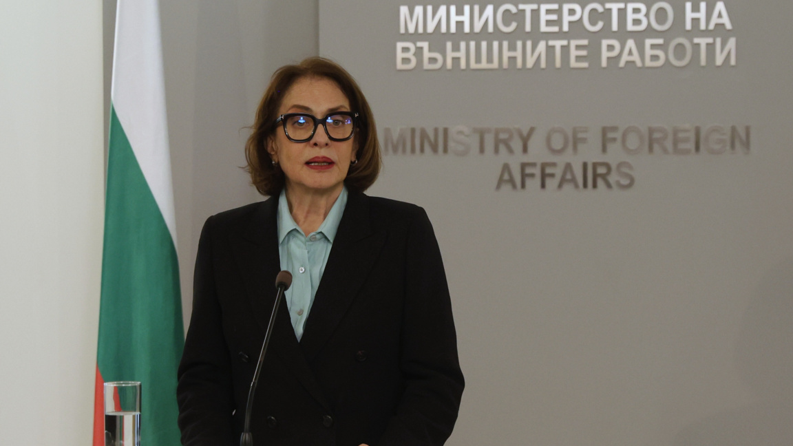 Служебният министър на външните работи Надежда Нейнски говори на брифинг в Министерството на външните във връзка обстановката в Близкия изток - 10 март 2026 г.