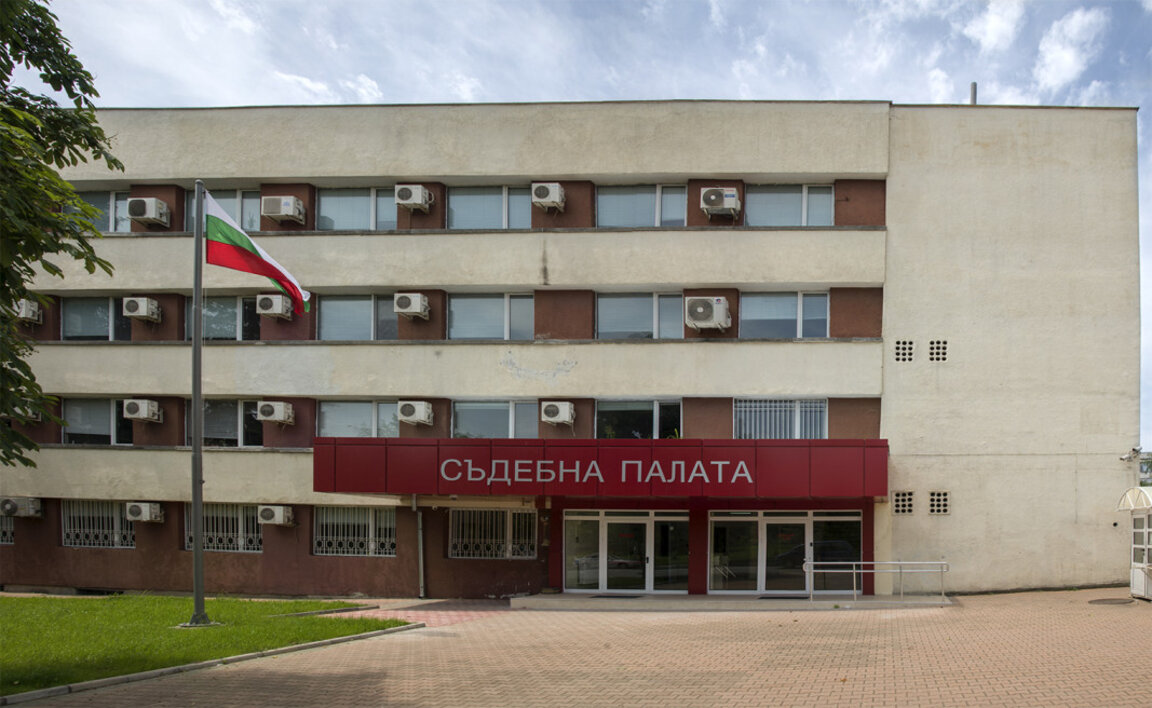 Осъдиха мъж заради подкуп на полицай