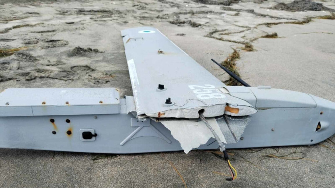 La mer a rejeté un drone sur la plage Nord de Bourgas...