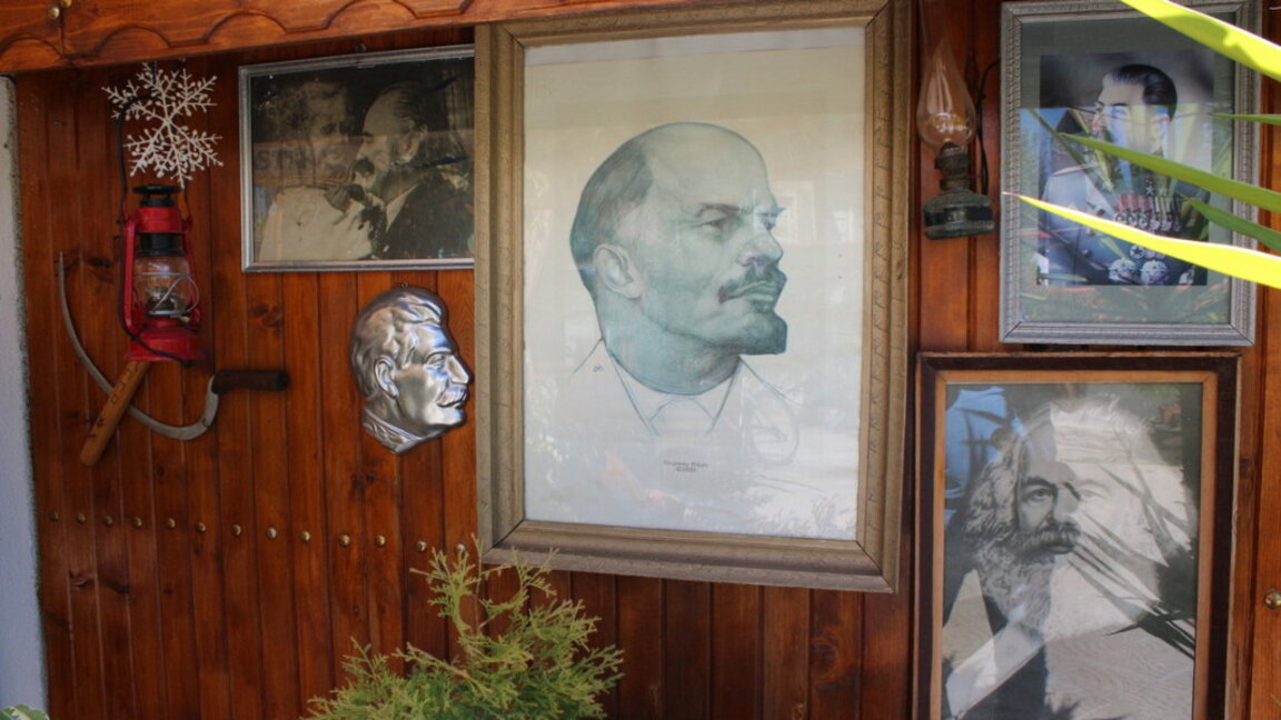 Proprietarul unui restaurant din satul Oriahovița din regiunea Stara Zagora l-a transformat într-un muzeu al comunismului.