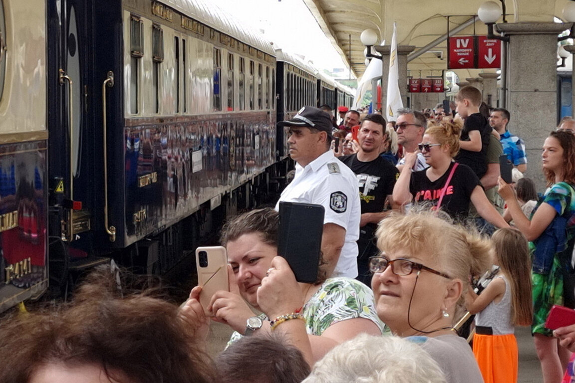 “Orient Ekspres” treni,Bulgaristan'ın en eski demiryolu hattı Ruse - Varna'dan geçti
