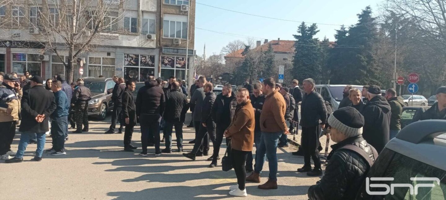 ДПС на Доган излезе на протест в Хасково