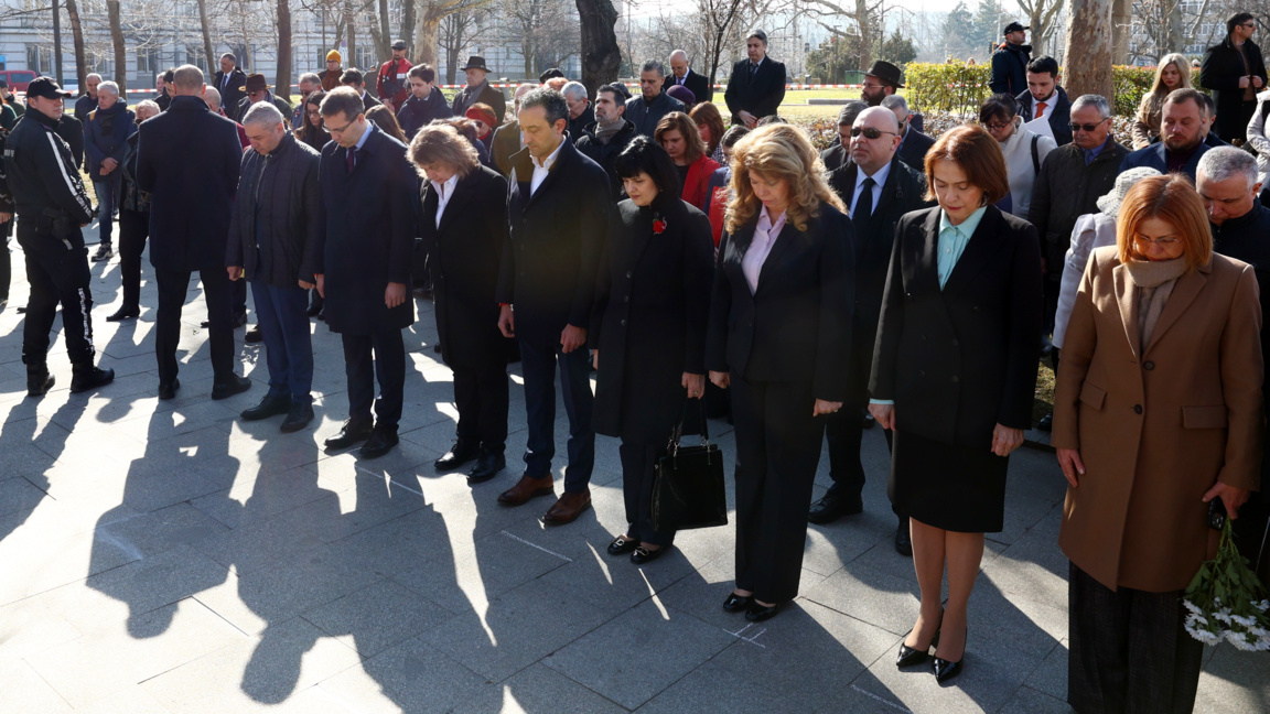Церемония по полагане на цветя на Паметника на спасението се провежда в градината „Св. Климент Охридски“ по повод 83 години от спасяването на българските евреи.