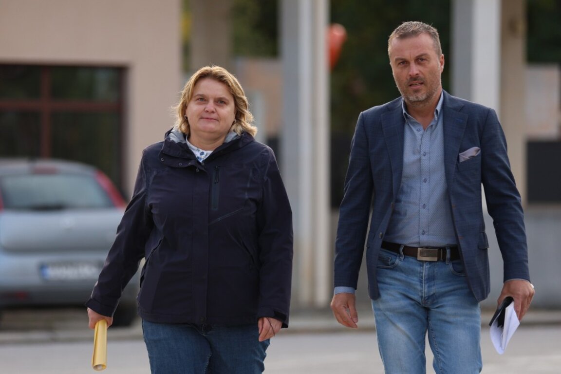 Бобчева – 2 часа в прокуратурата. Излезе и заяви, че е забранено да казва какво са я питали