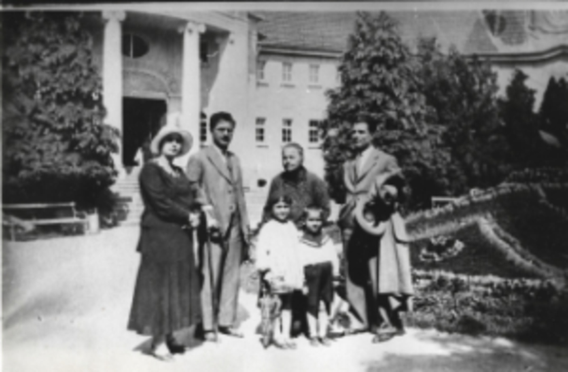 Христо Гунев и семейството му