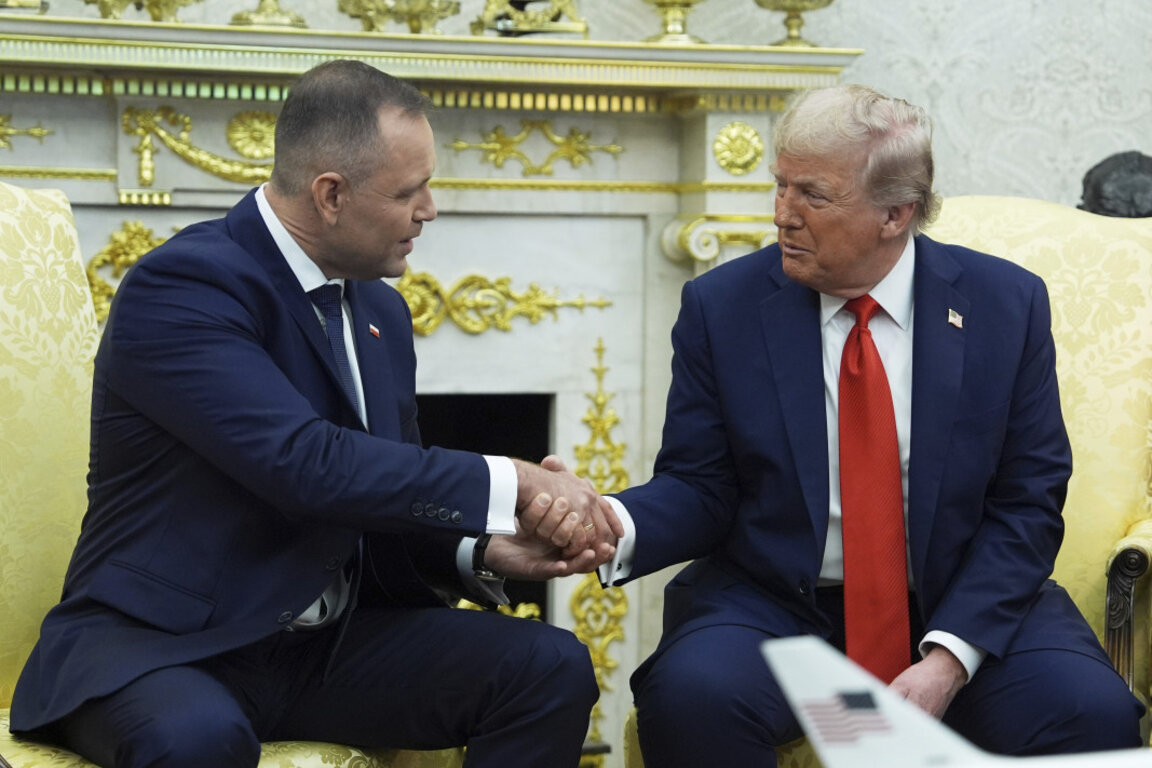 Доналд Тръмп и Карол Навроцки