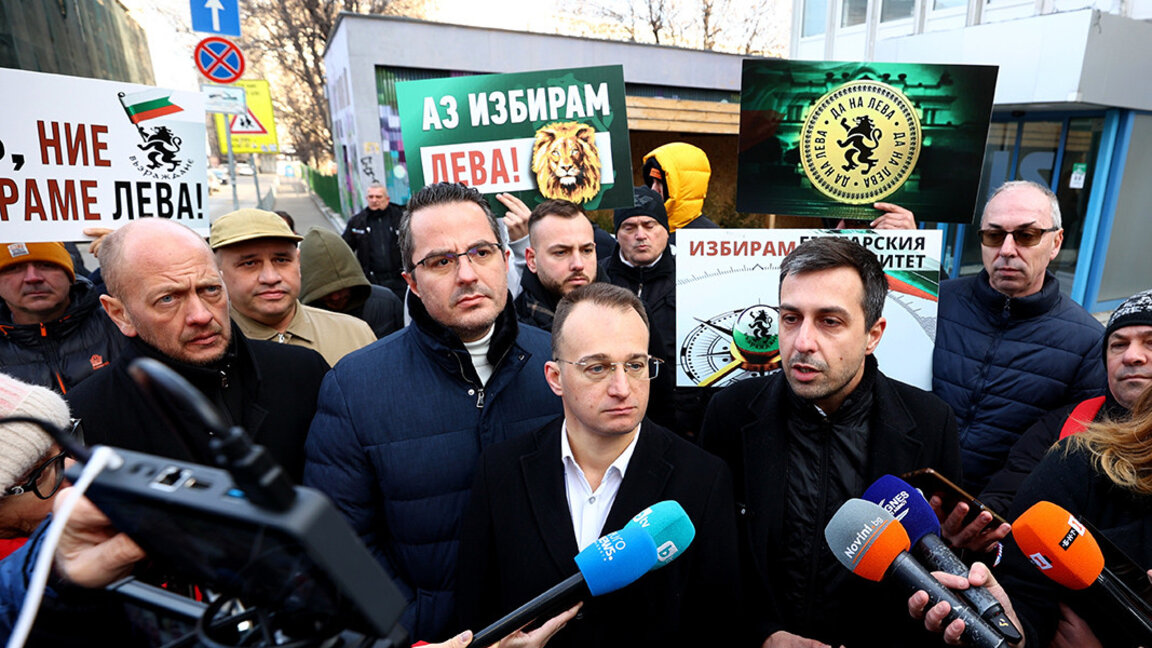 Протест партија „Препород“ и „Мир“ испред Националног завода за статистику