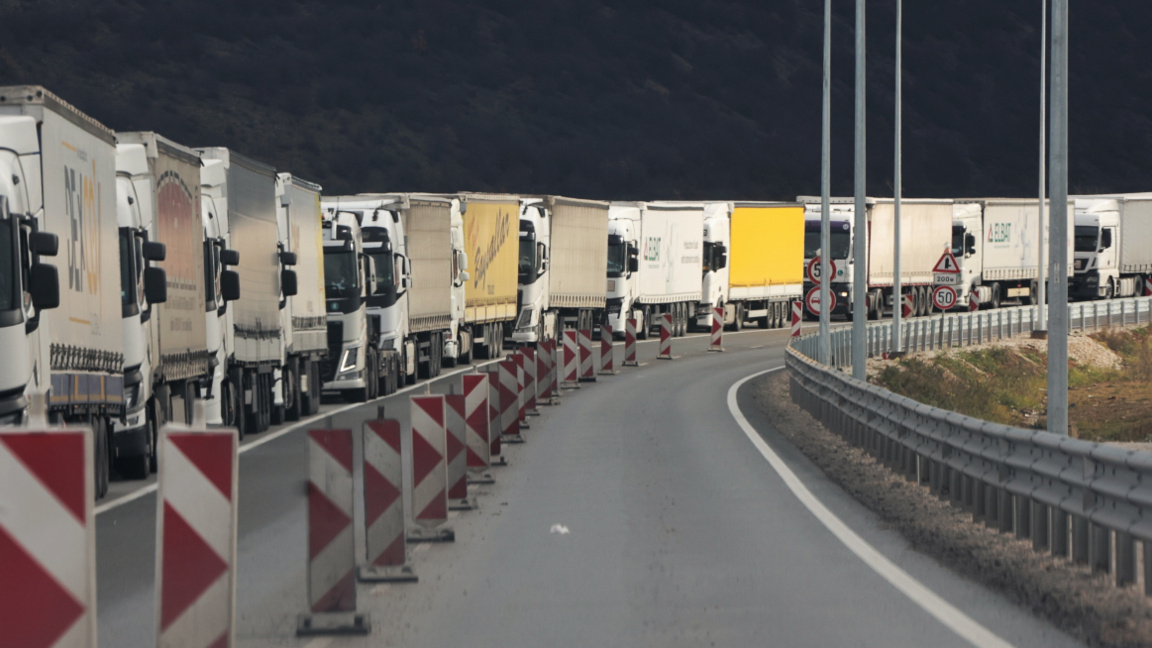 Rritet fluksi i kamionëve në pikën kryesore kufitare mes Bullgarisë dhe Serbisë
