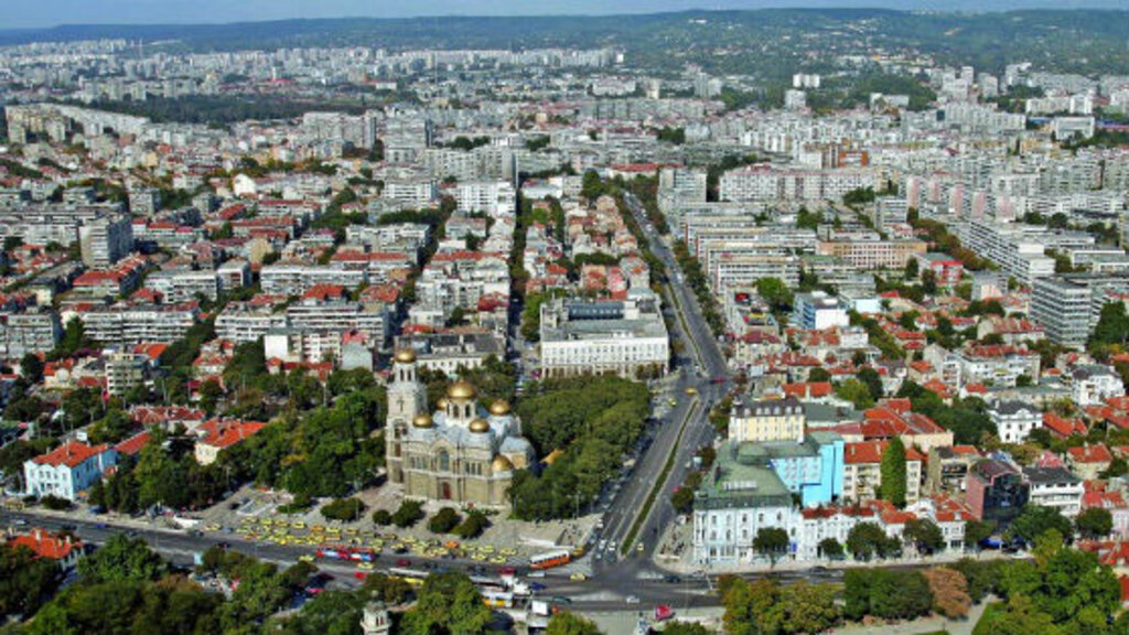 Затварят за около един час района около Катедралата за Деня на Варна