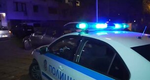 Двама полицаи пострадаха при преследване на автокрадец