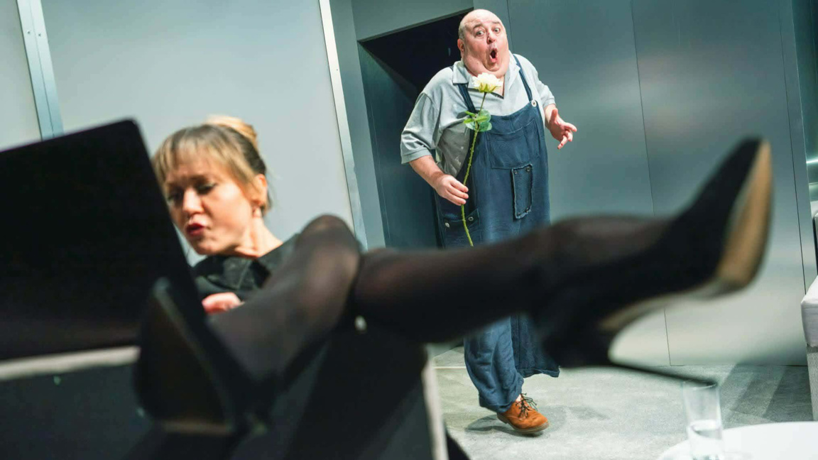 "Различният" показва деликатното отвъд бита, свързващото в отношенията