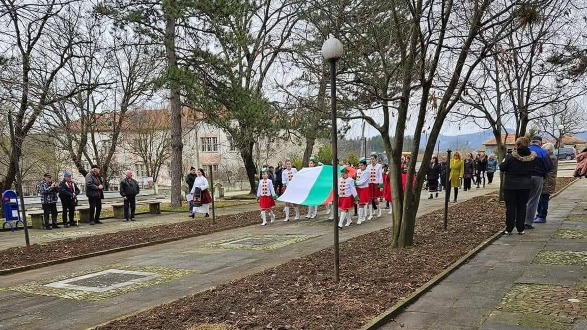 В Царевец честват 3 март с носии