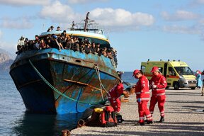 Безредици в мигрантските лагери на остров Крит