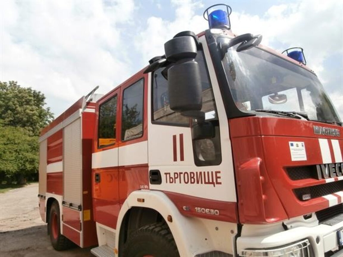 Спасиха възрастна жена от пламъците