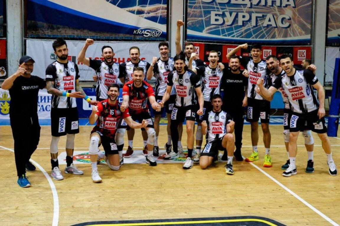 Локомотив  ще играе финал за шампионската титла срещу Левски!