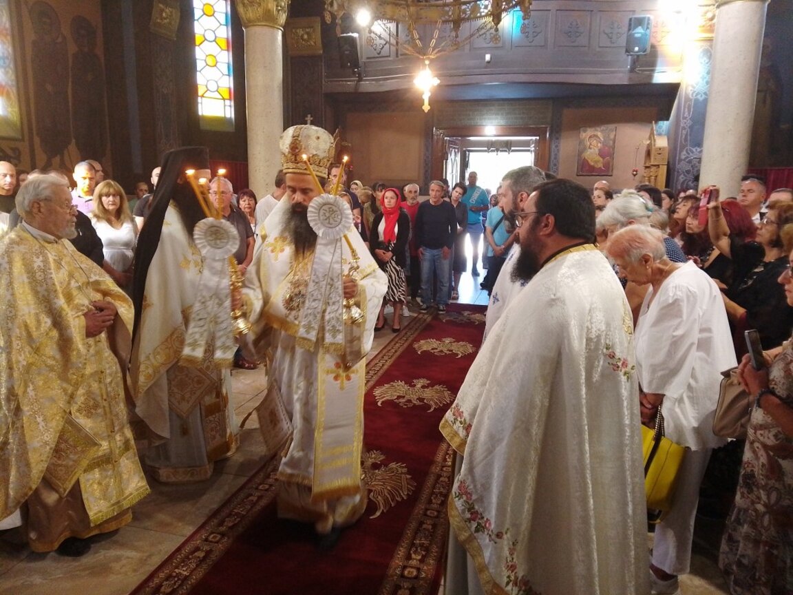 Патриарх Даниил отслужи света литургия в Перник