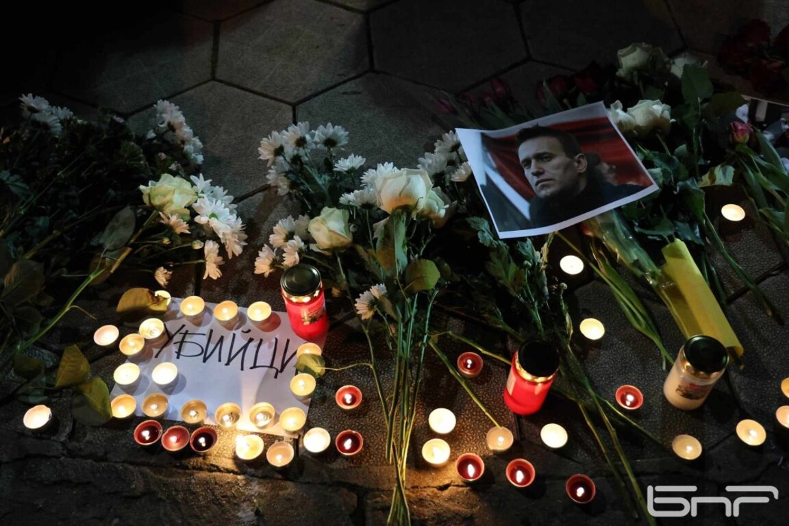 Протест пред Руското посолство в София след смъртта на Навални