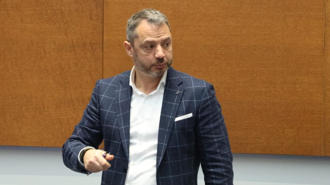 Делян Добрев