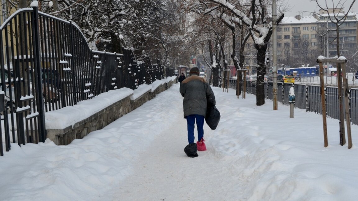 19 души пострадаха от заледените улици