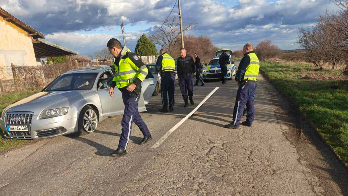 Полицията използва лента с шипове, за да спре нарушител в Новозагорско