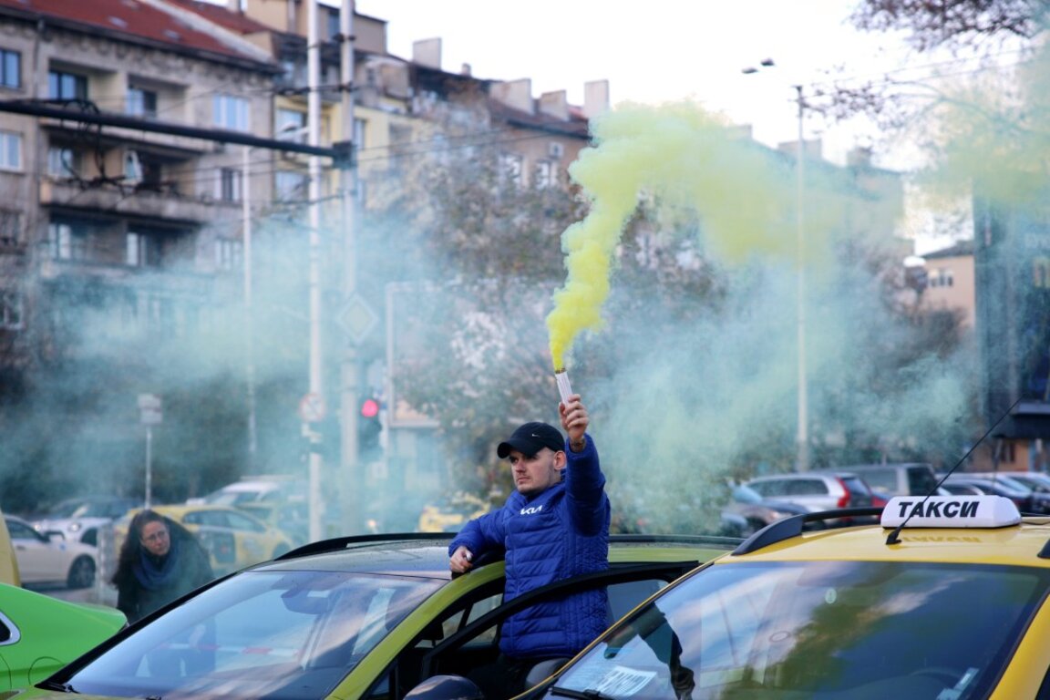 Comienzan las protestas de los taxistas