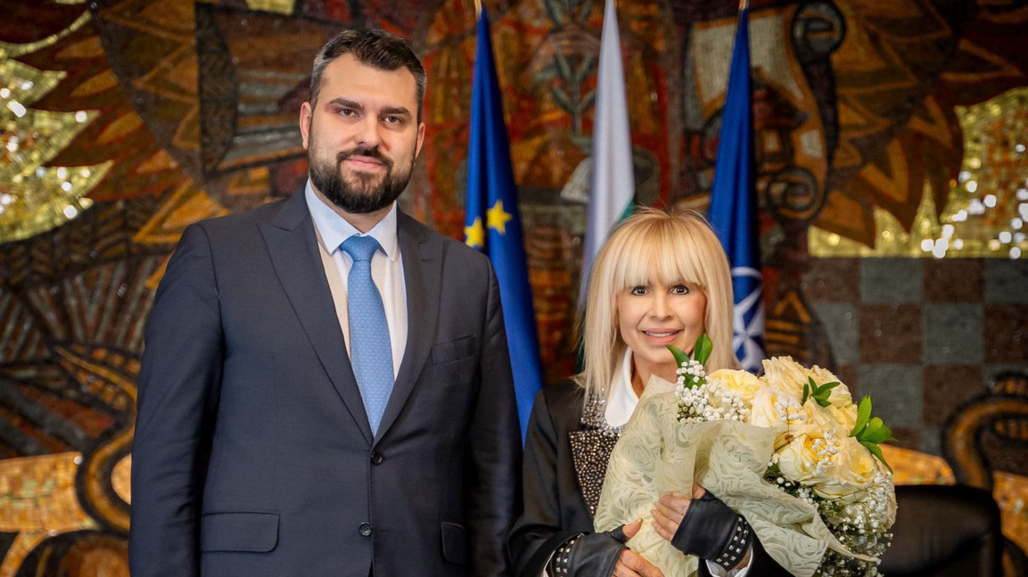 Lili Iwanowa mit „Goldenem Lorbeerzweig“ ausgezeichnet