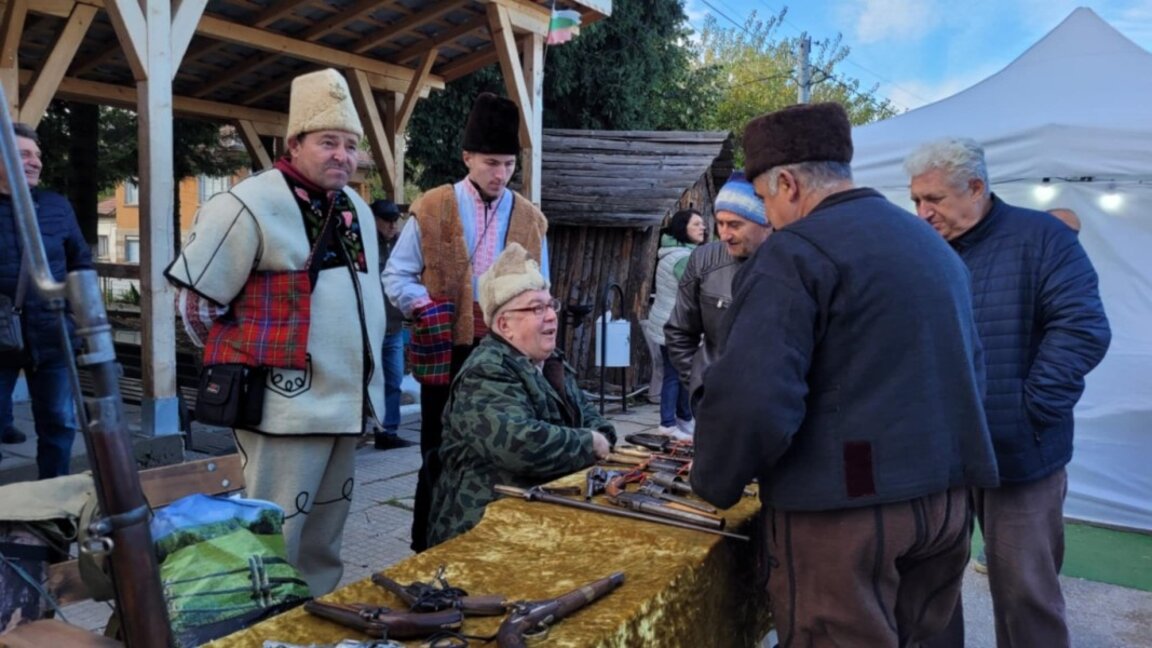 Револвер като на Левски показаха в Синаговци