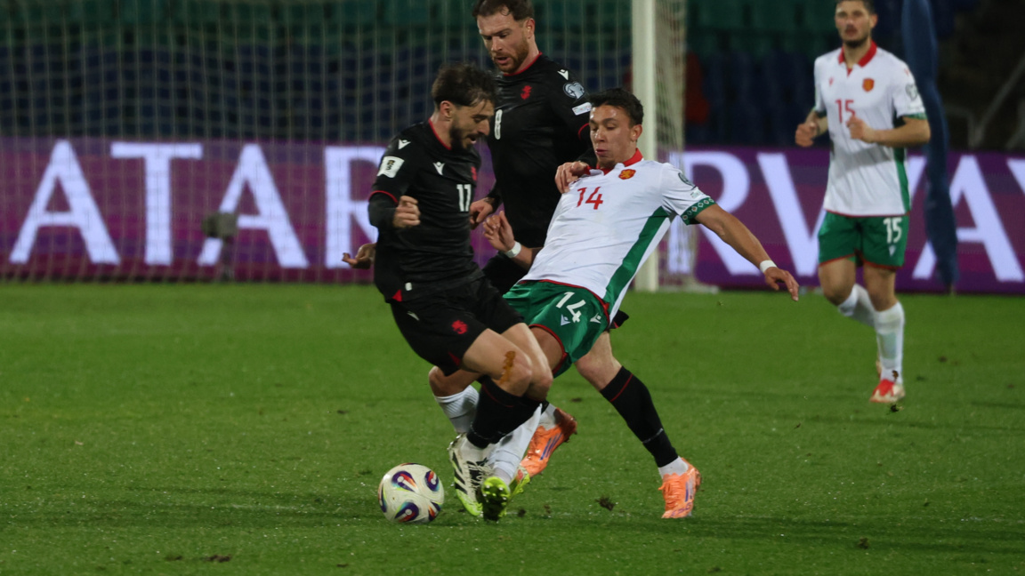 Филип Кръстев (в бяло)