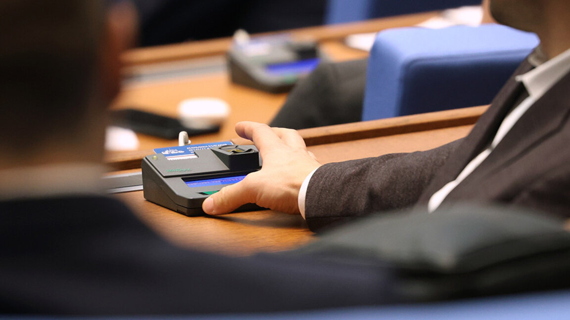 Третият вот - неуспешен. 130 подкрепиха кабинета "Желязков"