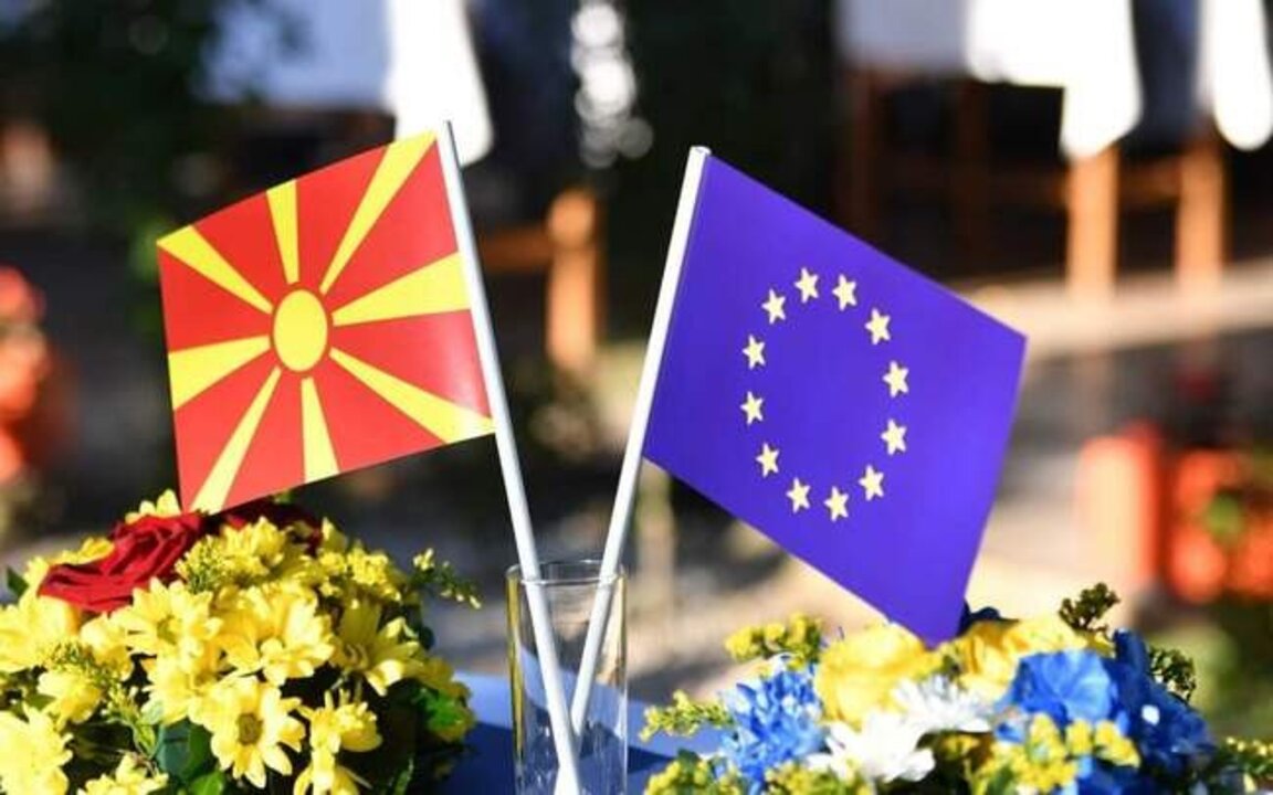 La CE: "Macedonia del Norte aún no ha incluido a los búlgaros en la Constitución"