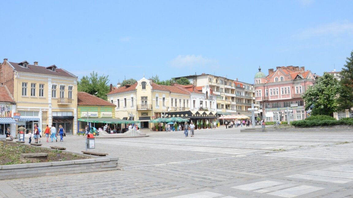 Лом отбелязва празника на града