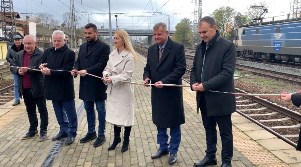 Официално откриха обновения железопътен участък между Пристанище Бургас и гара Владимир Павлов (ОБНОВЕНА) (ГАЛЕРИЯ)