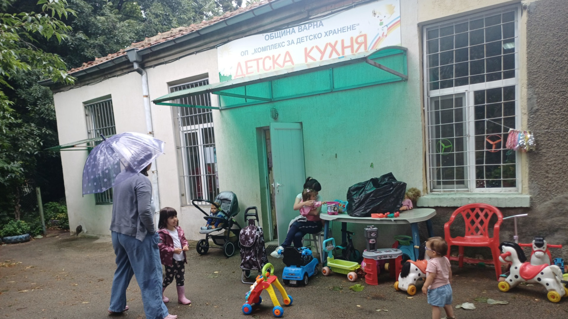 Родители от "Галата" алармират за лошо състояние на района около детската кухня