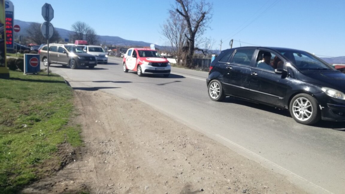 Ресторантьори и хотелиери от Кюстендил протестираха с автошествие до Симитли