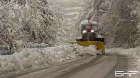 Блокирани пътища и близо 40 селища без ток в област В. Търново