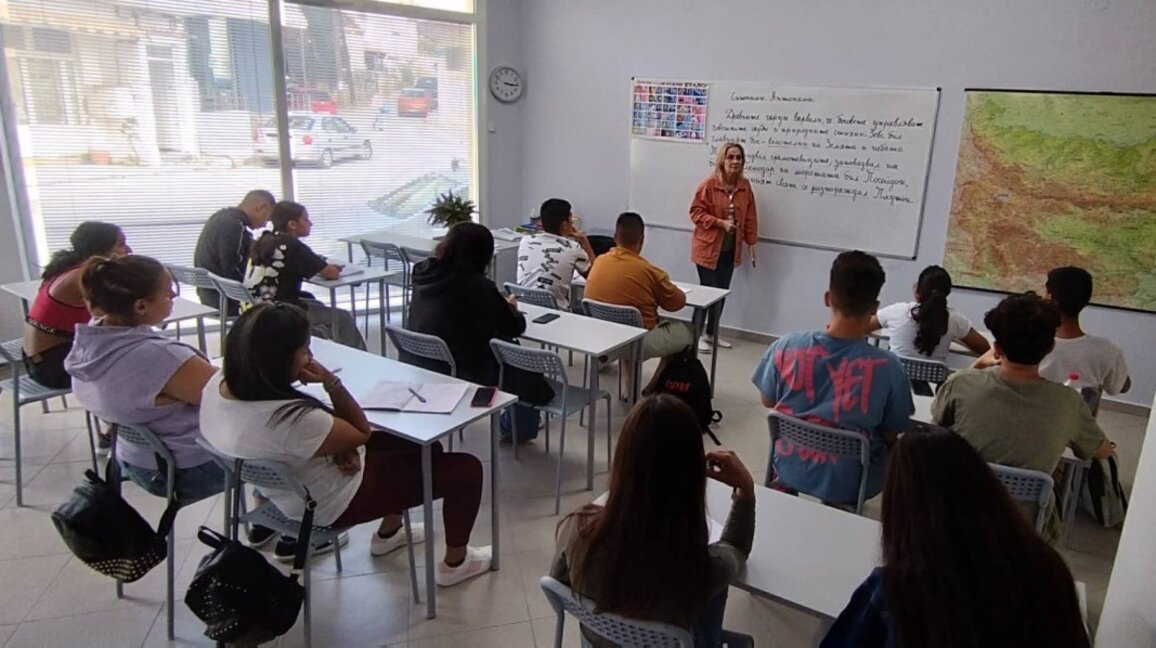 Girit adasında Mires şehrinde Bulgar Pazar okulu