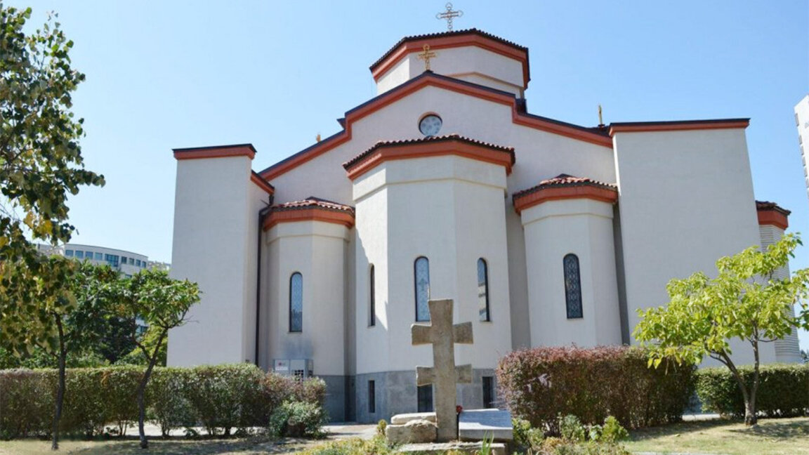 Saint Mina helps to build the "Exaltation of the Holy Cross of God" church in Sofia