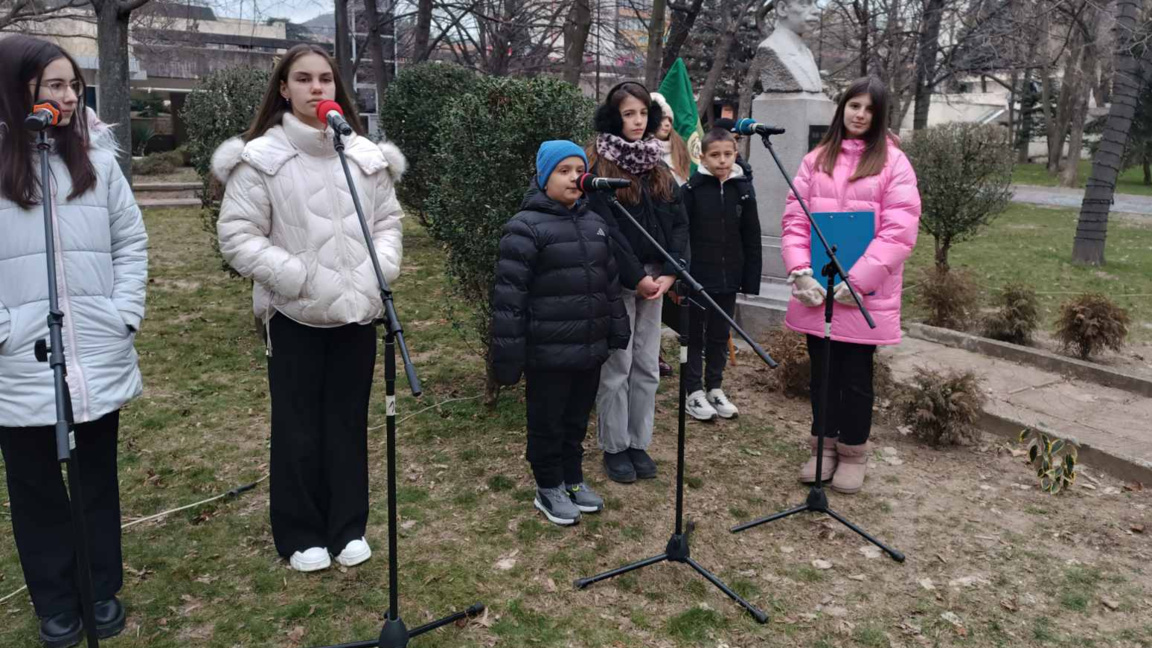 За Яворов и Мара Бунева