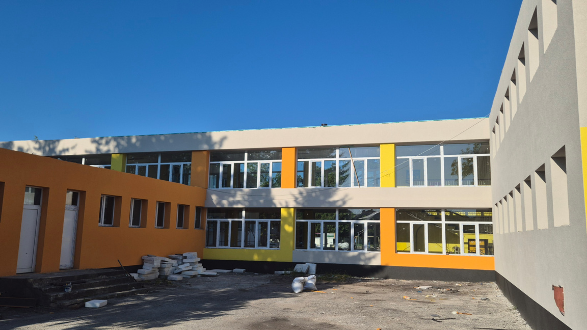 Обновяват детска градина в Търговище
