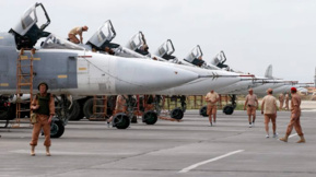 Латвийците, задържани в британска военна база, са пуснати под гаранция