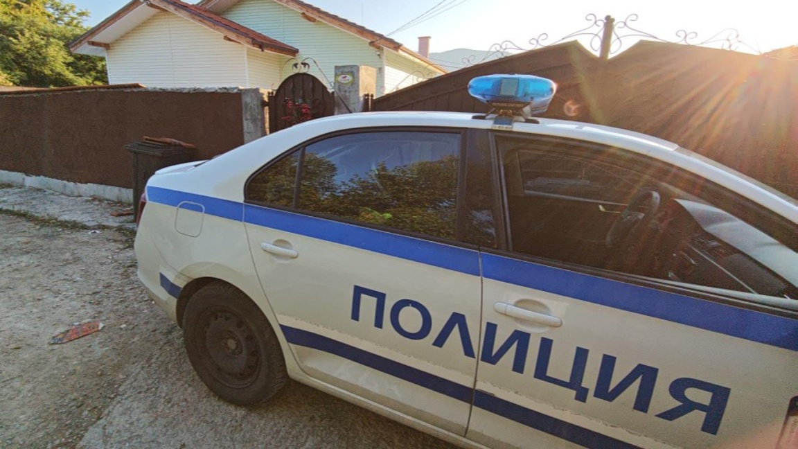 Съгражданите на починалия Румен нападнаха къщата на местен жител, известен като наркодилър. Според семейството му починалият мъжът е употребил фентанил.