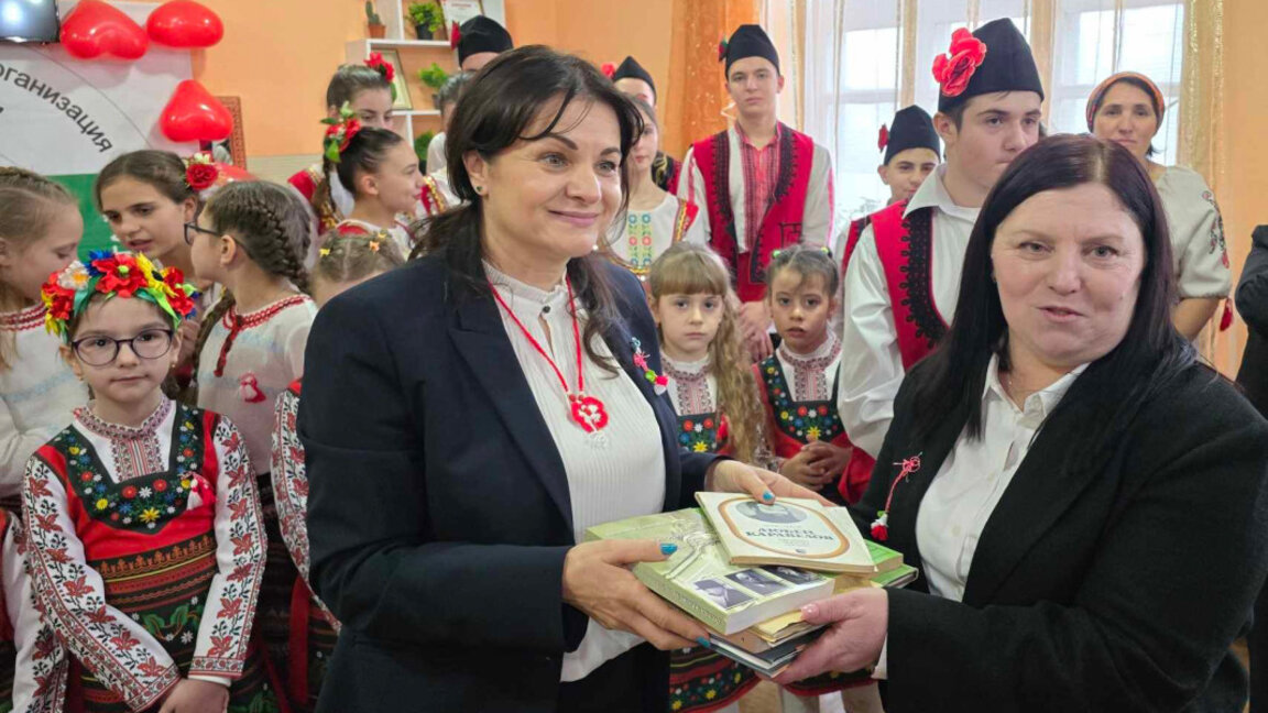 Депутат Росица Кирова хочет, чтобы в украинских школах преподавали болгарский язык