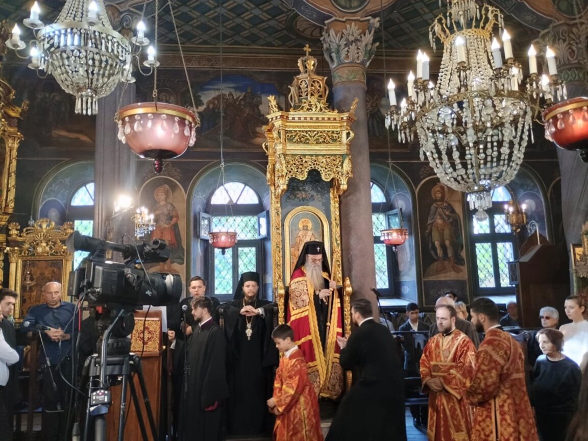Митрополит Николай с литургия в храм „Св. Св. Константин и Елена“