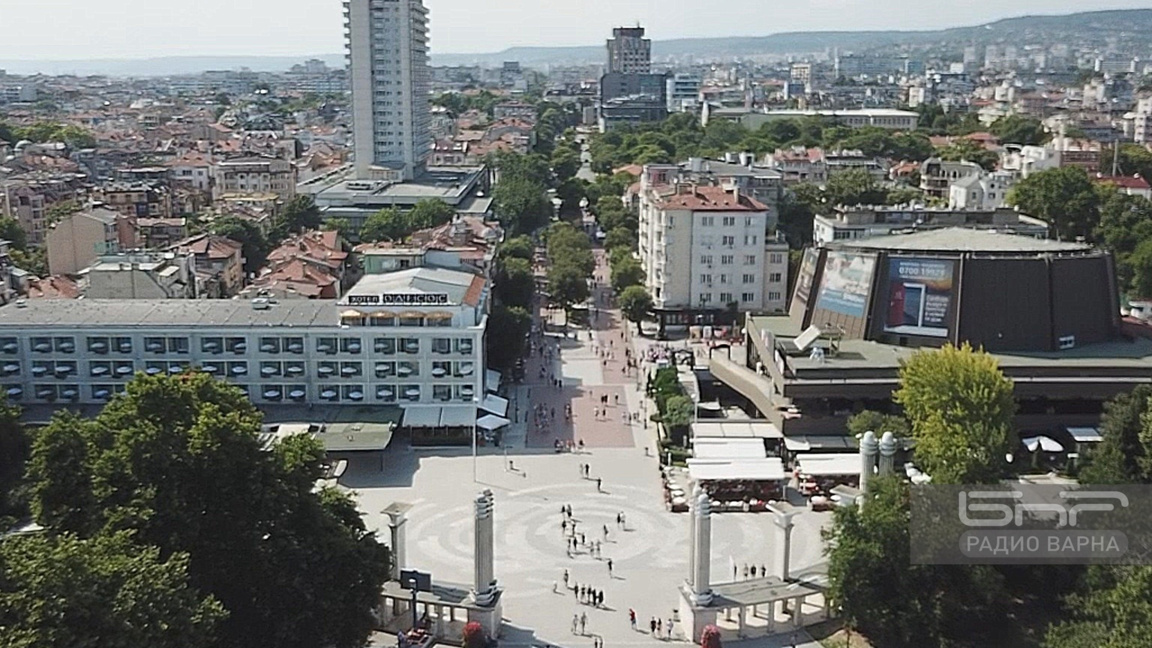Варна, център, ФКЦ, входа на Морската градина