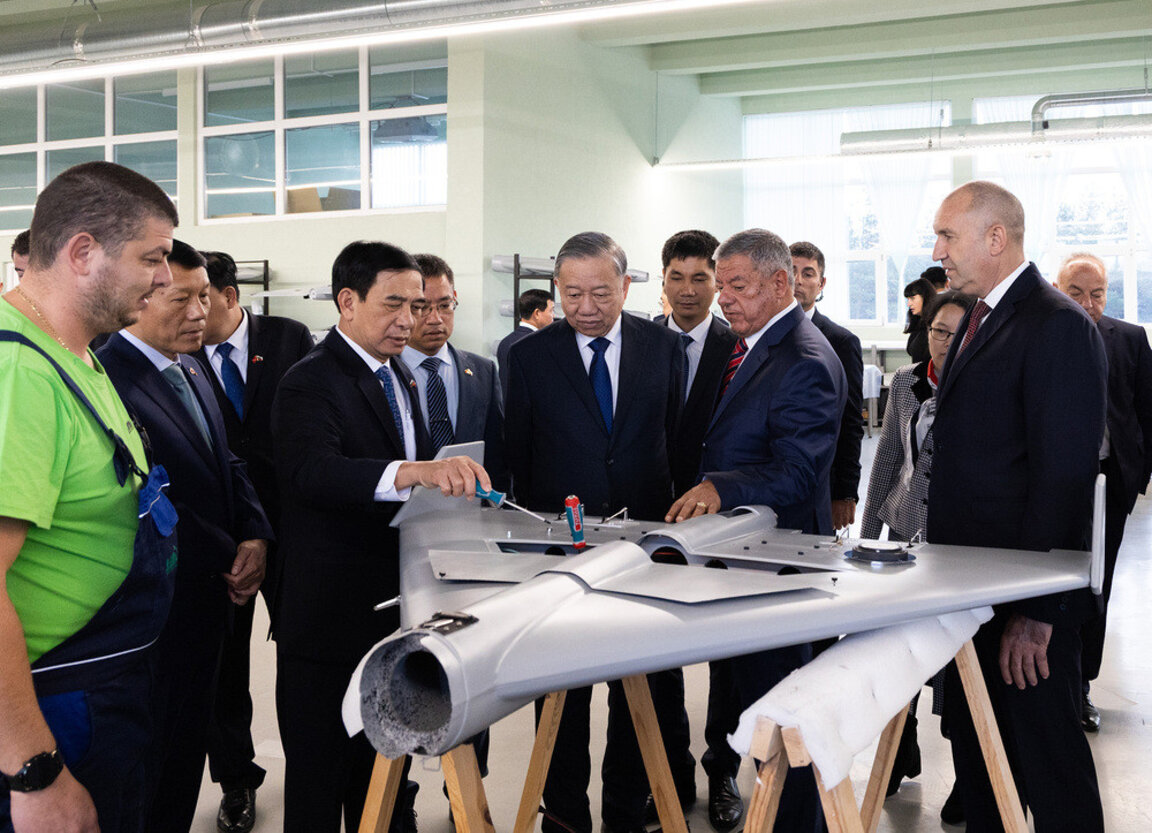 Industria de apărare a Bulgariei oferă oportunități pentru parteneriate de succes, afirmă președintele Rumen Radev