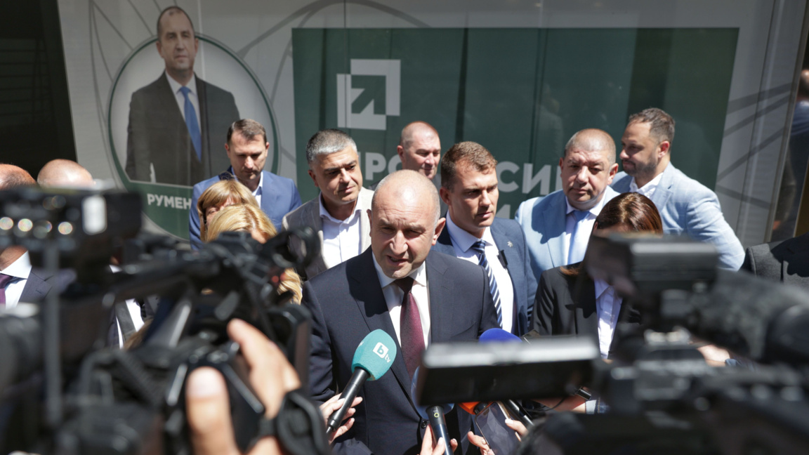 Изявление на Румен Радев пред централата на ПБ