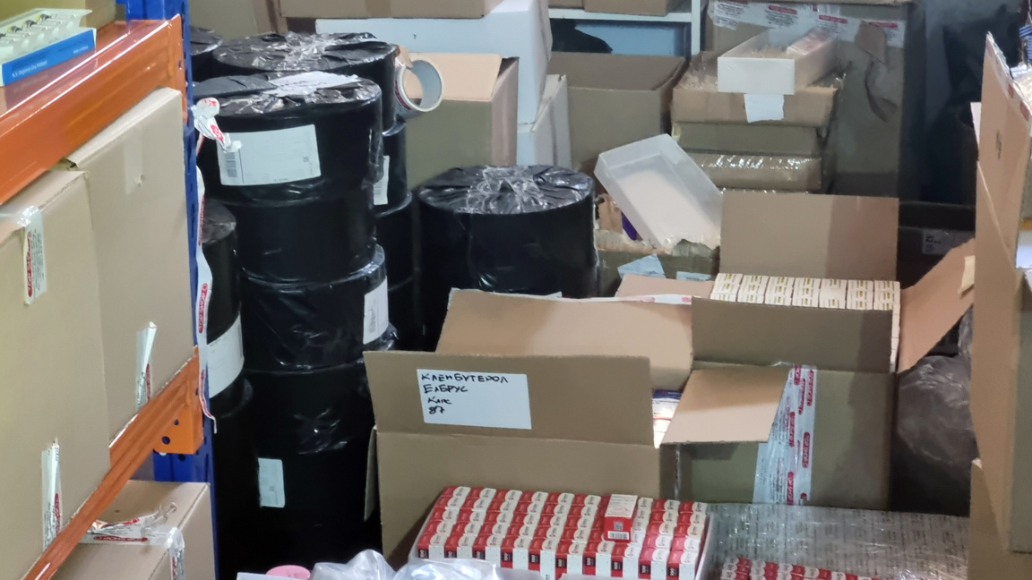 Незаконен цех с милиони блистери и ампули, вероятно с анаболи, е разкрит в София