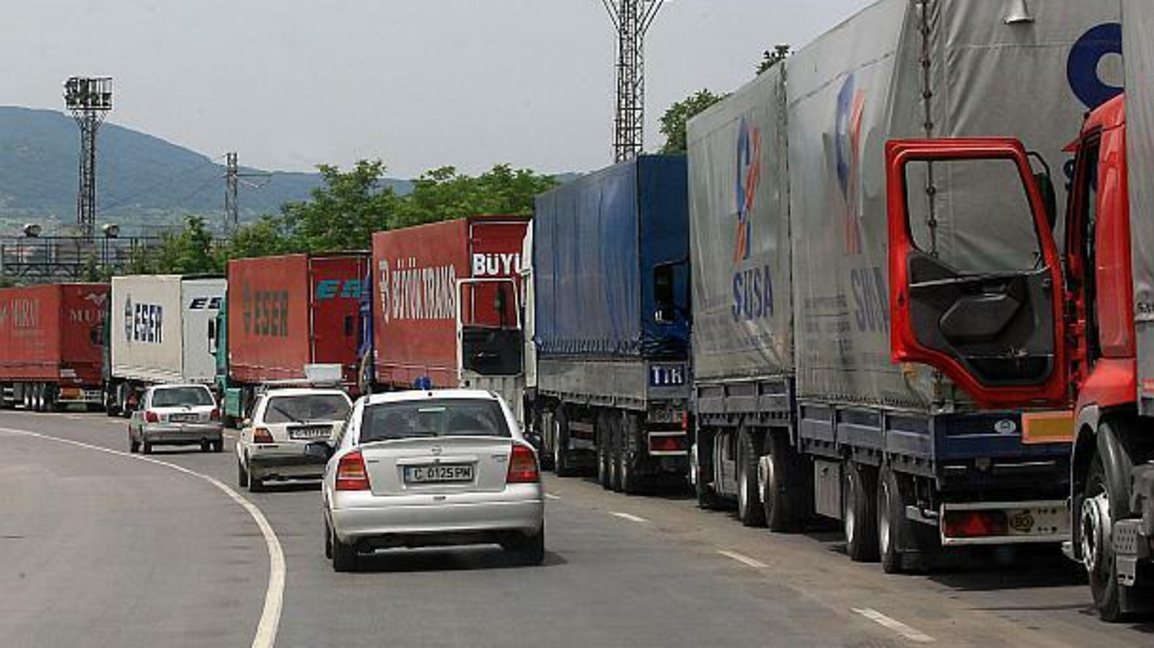 Заради празниците АПИ сваля големите ТИР-ове от магистралите 