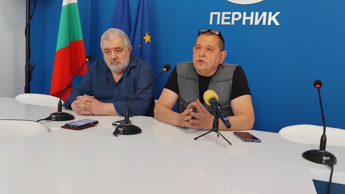 На сн. /От ляво надясно/ Бончо Бонев- генерален комисар на изложбата и Георги Дечев- зам. председател на Съюза на българските филателисти