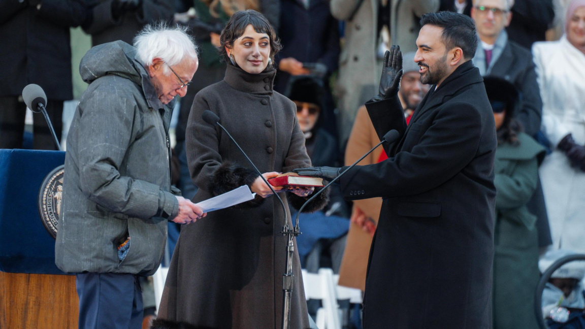 Той се закле с ръка над корана